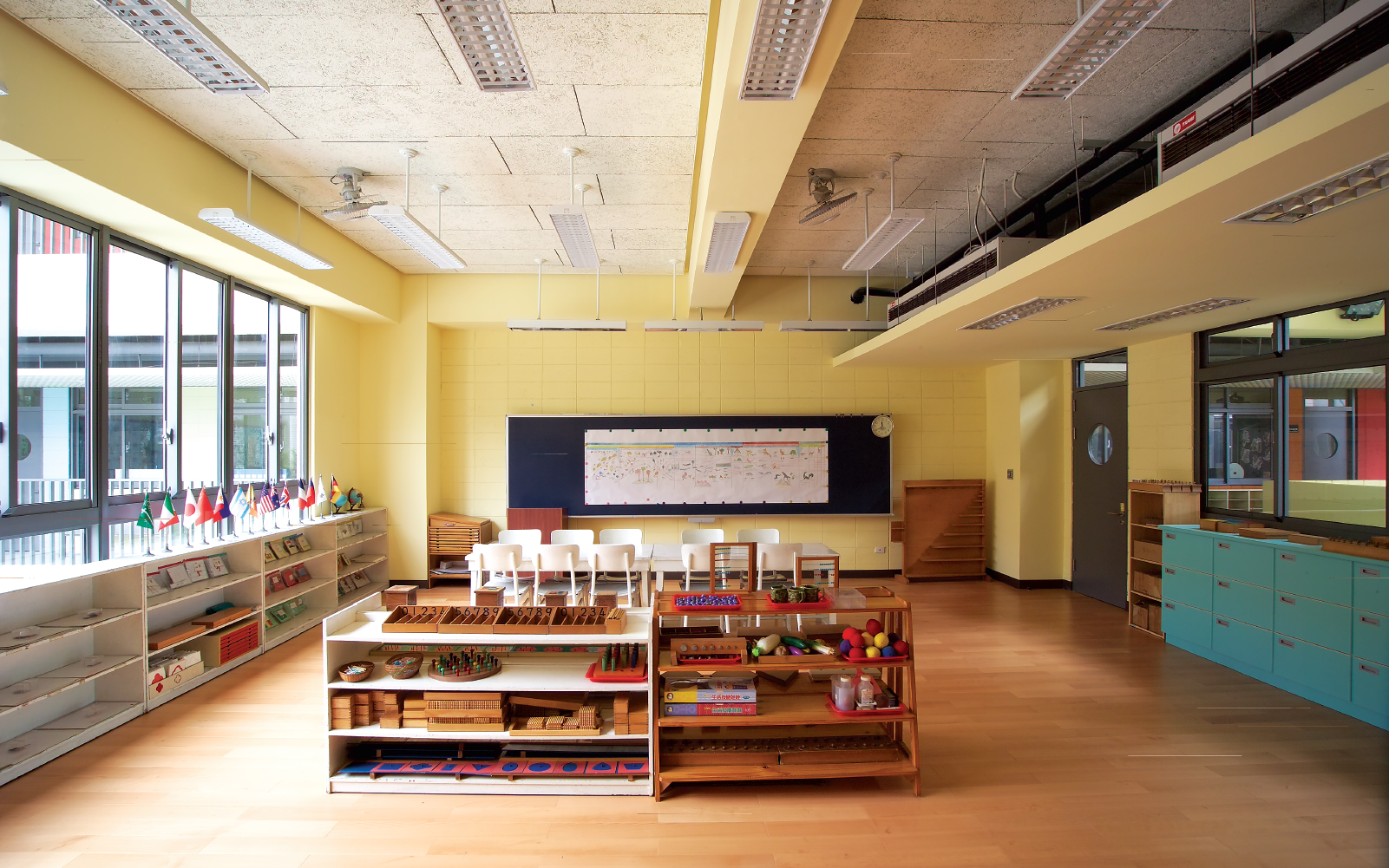 吸音天花板：暗架天花安裝於光仁小學蒙特梭利教室