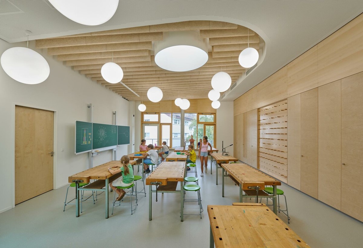 木絲水泥板／木絲吸音板案例：Ludwig Weber School教室。