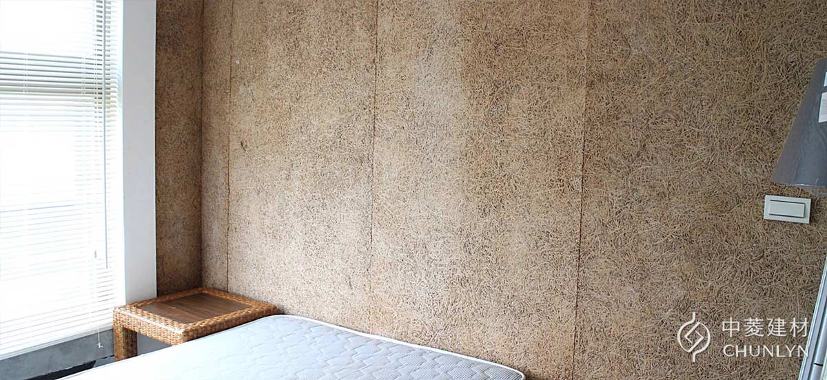 天然成分又耐燃的鑽泥板，可以安心用在住家空間的天花板或牆面，還具有隔熱、調濕、吸音的功能。（裝飾型大板片）